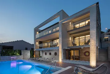 5-Bedroom Villa for 10 Guests in Duga Luka