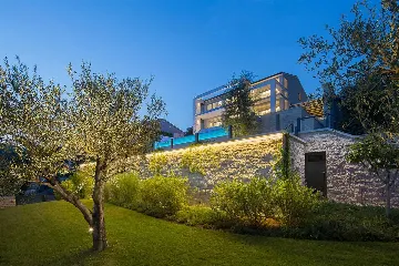 5-Bedroom Villa for 10 Guests in Duga Luka