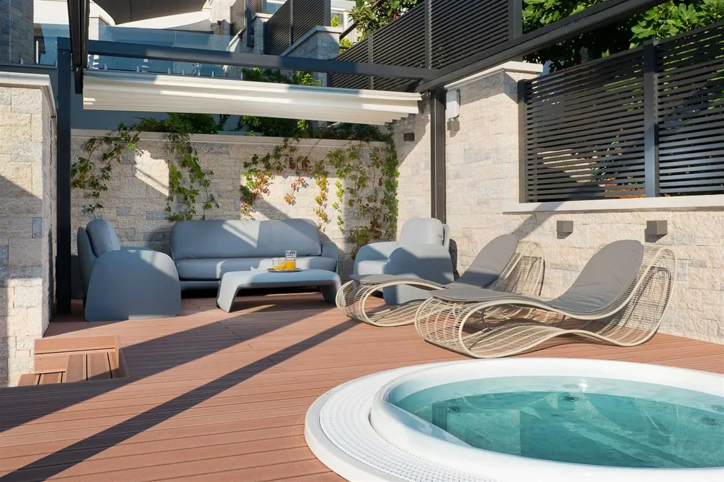 5-Bedroom Villa for 10 Guests in Duga Luka