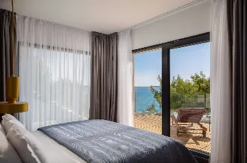 4-Bedroom Villa with Infinity Pool in Vinišće