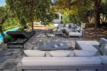 5-Bedroom Villa with Heated Pool in Kaštel Kambelovac