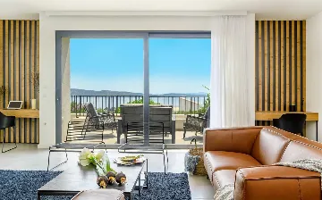 5-Bedroom Villa with Heated Pool in Kaštel Kambelovac