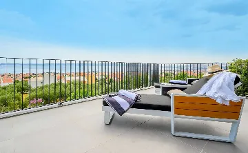 5-Bedroom Villa with Heated Pool in Kaštel Kambelovac