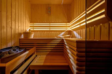 5-Bedroom Villa with Heated Pool in Kaštel Kambelovac