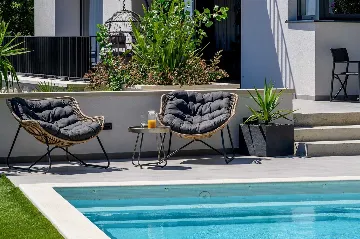 5-Bedroom Villa with Heated Pool in Kaštel Kambelovac