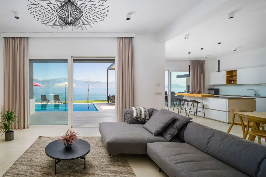 Modern Heated-Pool Villa in Čiovo (Slatine)