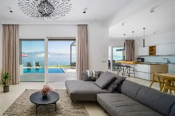 Modern Heated-Pool Villa in Čiovo (Slatine)