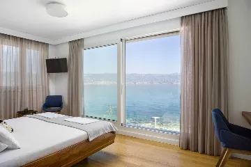 Modern Heated-Pool Villa in Čiovo (Slatine)