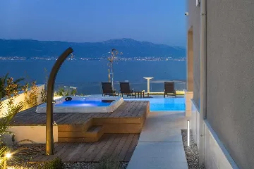 Modern Heated-Pool Villa in Čiovo (Slatine)