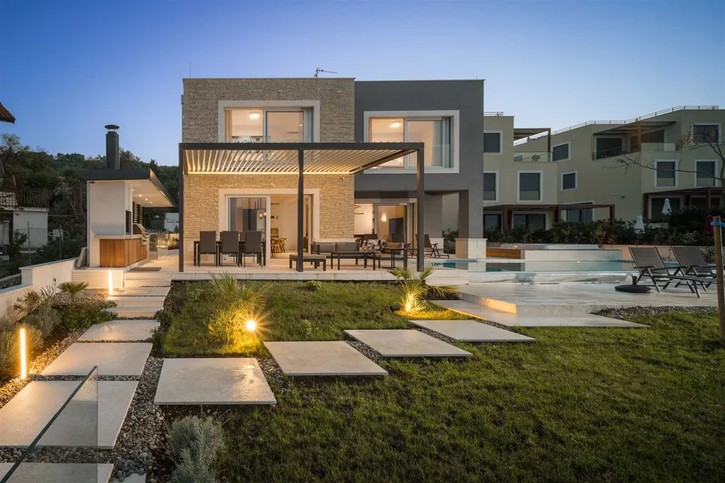 Modern Heated-Pool Villa in Čiovo (Slatine)