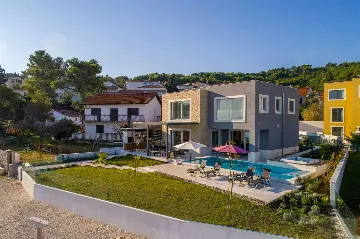 Modern Heated-Pool Villa in Čiovo (Slatine)