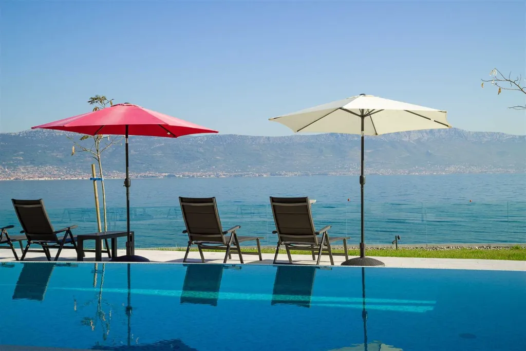 Modern Heated-Pool Villa in Čiovo (Slatine)
