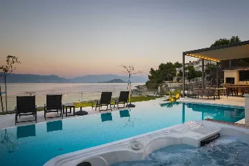 Modern Heated-Pool Villa in Čiovo (Slatine)