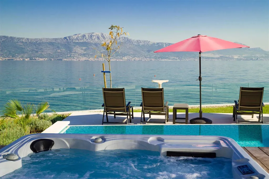 Modern Heated-Pool Villa in Čiovo (Slatine)
