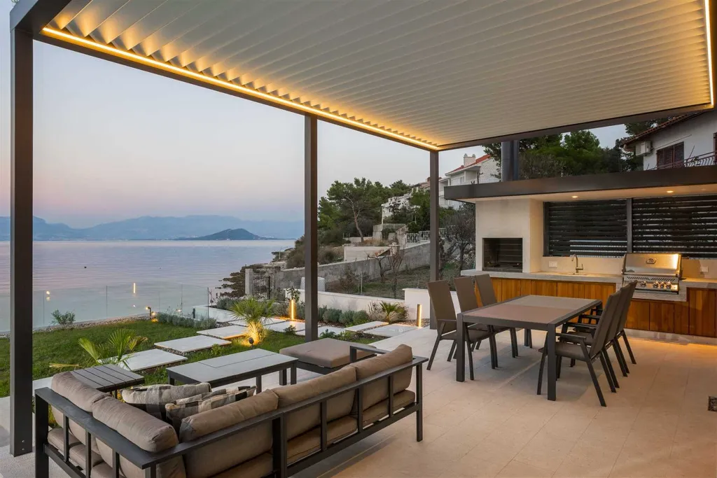 Modern Heated-Pool Villa in Čiovo (Slatine)