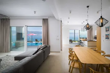 Modern Heated-Pool Villa in Čiovo (Slatine)