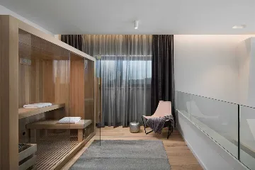 Villa with Heated Pool & Jacuzzi in Pula