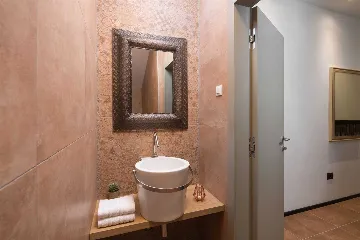 Villa with Heated Pool & Jacuzzi in Pula