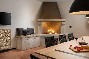 Villa with Heated Pool & Jacuzzi in Pula