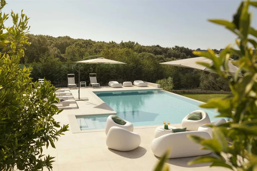 Villa with Heated Pool & Jacuzzi in Pula