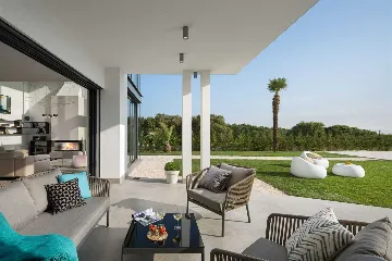 Villa with Heated Pool & Jacuzzi in Pula