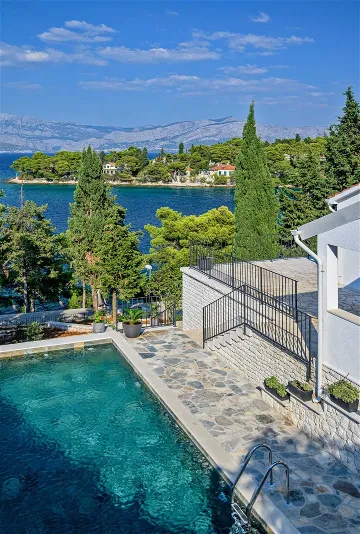 Seafront Villa in Splitska for 8 Guests