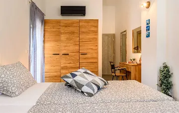 Seafront Villa in Splitska for 8 Guests