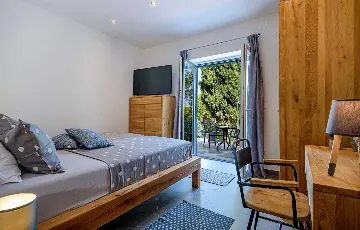 Seafront Villa in Splitska for 8 Guests