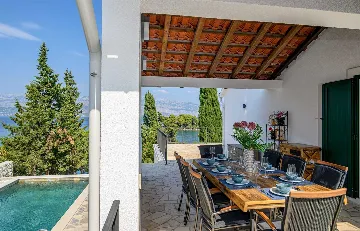 Seafront Villa in Splitska for 8 Guests