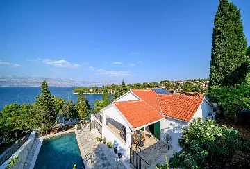 Seafront Villa in Splitska for 8 Guests