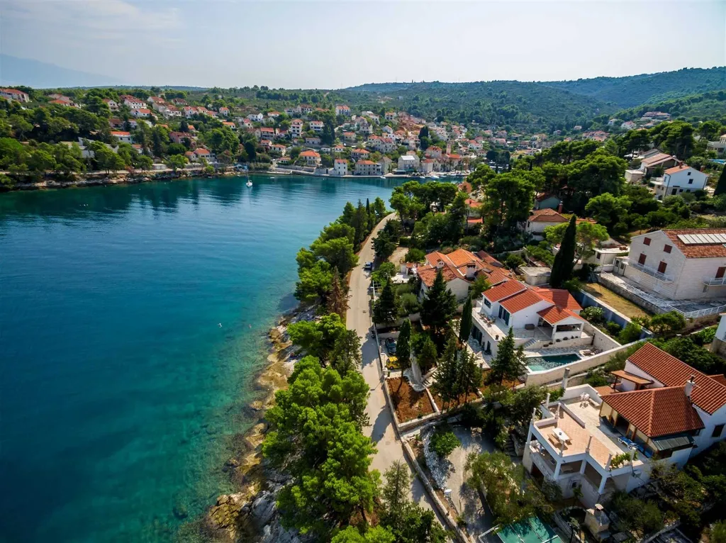 Seafront Villa in Splitska for 8 Guests