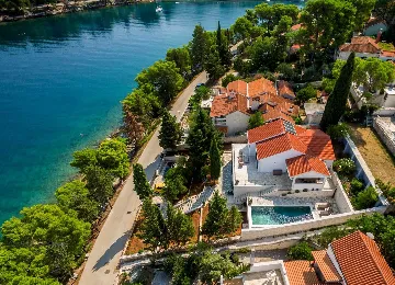Seafront Villa in Splitska for 8 Guests