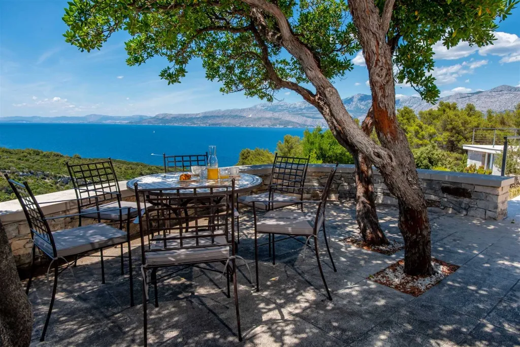 Villa in Pučišća for up to 12 with Heated Pool