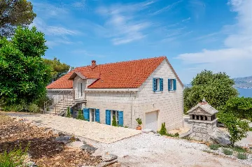 Villa in Pučišća for up to 12 with Heated Pool