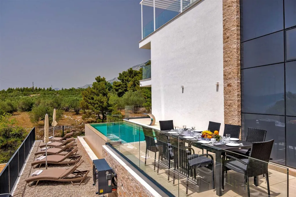Promajna Villa for 8 Guests with Heated Pool