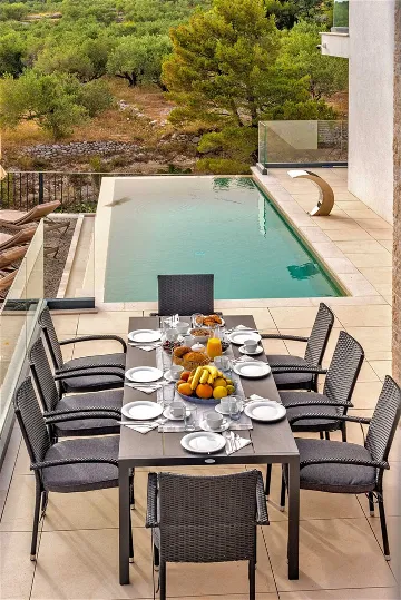 Promajna Villa for 8 Guests with Heated Pool