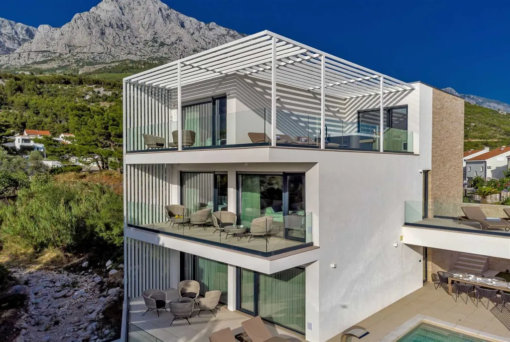 Promajna Villa for 8 Guests with Heated Pool