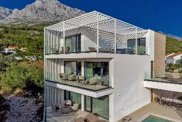 Promajna Villa for 8 Guests with Heated Pool