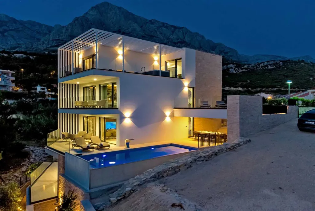 Promajna Villa for 8 Guests with Heated Pool
