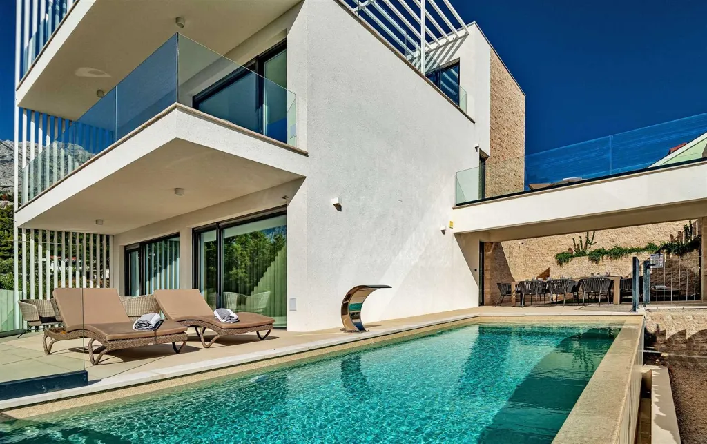 Promajna Villa for 8 Guests with Heated Pool