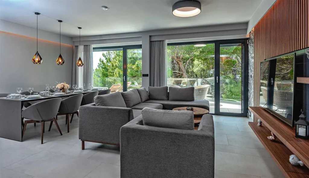 Promajna Villa for 8 Guests with Heated Pool