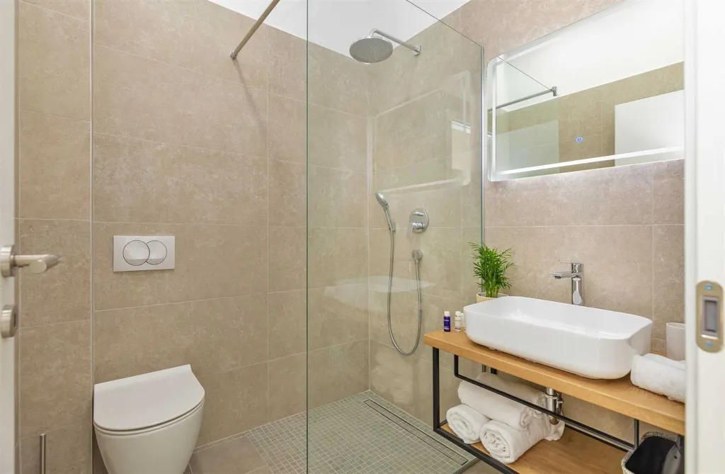Modern 4-Bedroom Villa in Orašac for 8 Guests