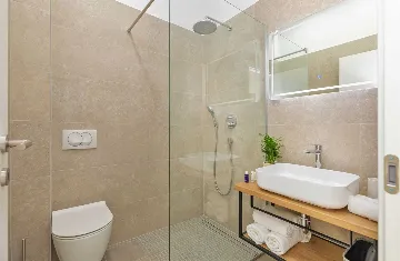 Modern 4-Bedroom Villa in Orašac for 8 Guests