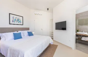 Modern 4-Bedroom Villa in Orašac for 8 Guests