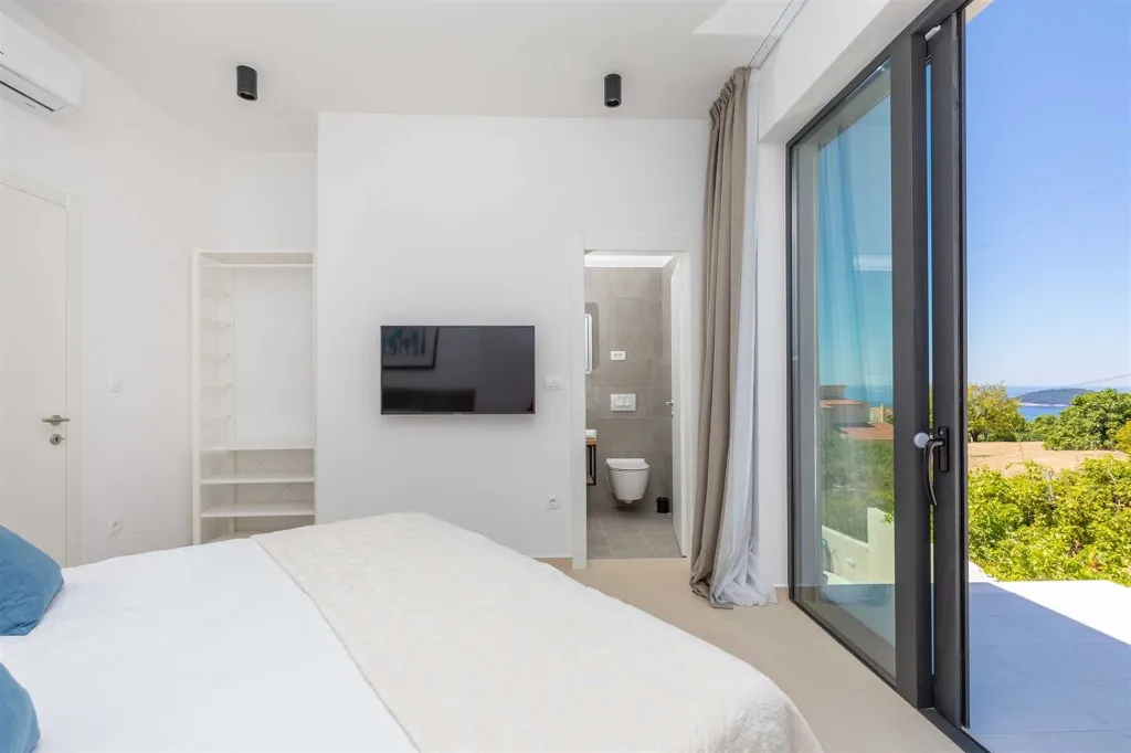 Modern 4-Bedroom Villa in Orašac for 8 Guests