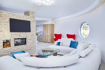 5-Bedroom Villa in Vodnjan for Up to 14 Guests