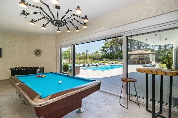 5-Bedroom Villa in Vodnjan for Up to 14 Guests