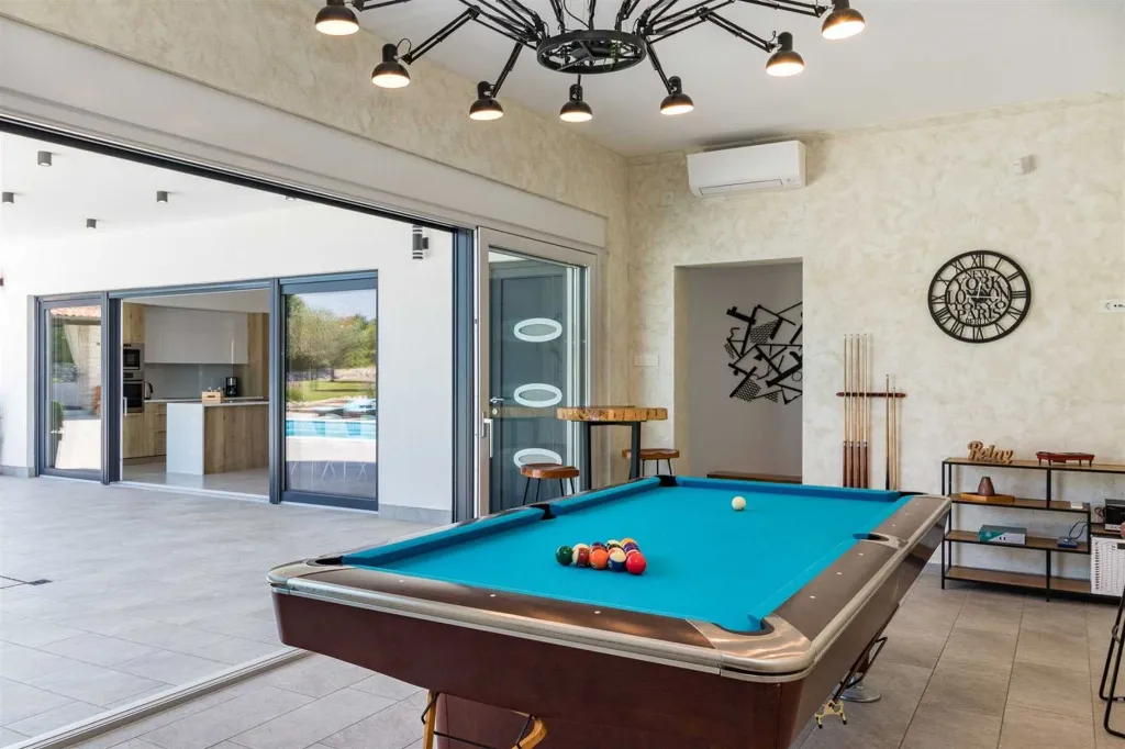 5-Bedroom Villa in Vodnjan for Up to 14 Guests
