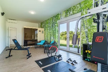 5-Bedroom Villa in Vodnjan for Up to 14 Guests