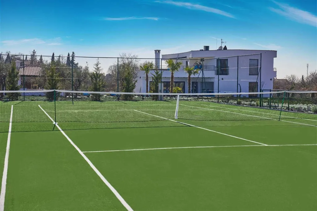 5-Bedroom Villa in Vodnjan for Up to 14 Guests